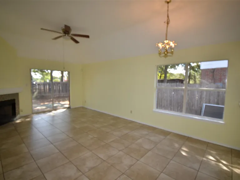 4729 Castleman Dr — Photo 7