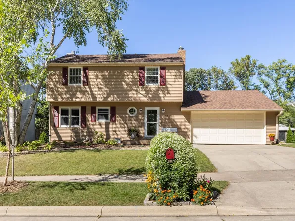 557 22nd St NE, Rochester, MN 55906