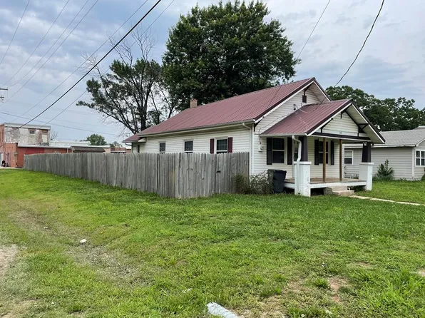 514 S Wells Ave, Altamont, KS 67330