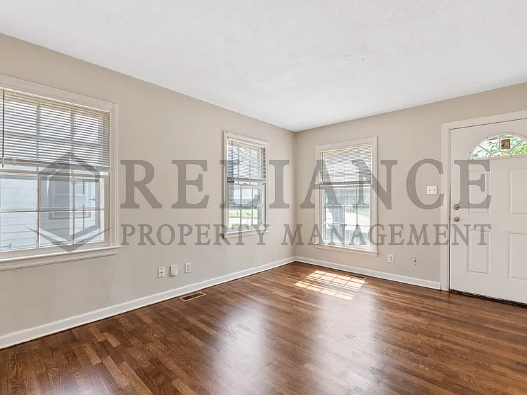 1555 N Northeast Pkwy — Photo 11