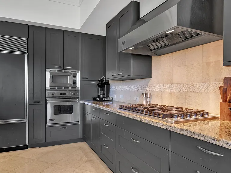 33 Coconut Grove Ln — Photo 6