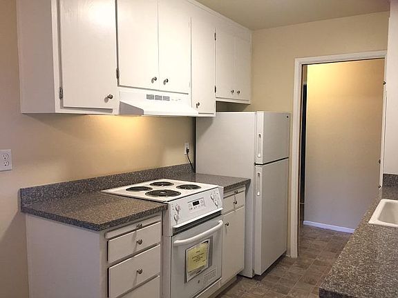 106: Kitchen with granite countertops
