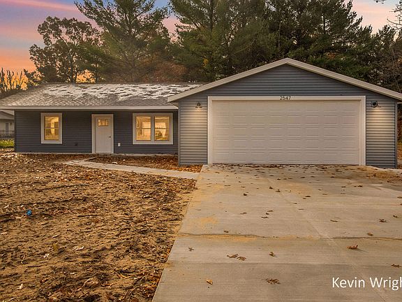 3rd image of 2547 Renae Dr
