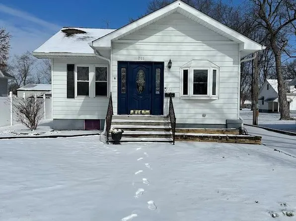 711 W Church St, Mascoutah, IL 62258