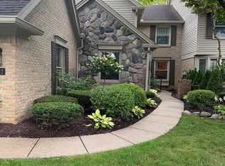 4742 Pine Eagles Dr, Brighton, MI 48116
