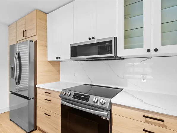 2 Plantation Dr APT 101, Vero Beach, FL 32966