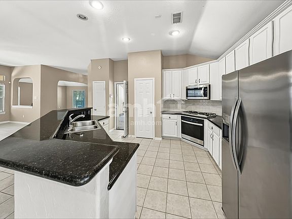 4th image of 5 Paddock Pines Pl