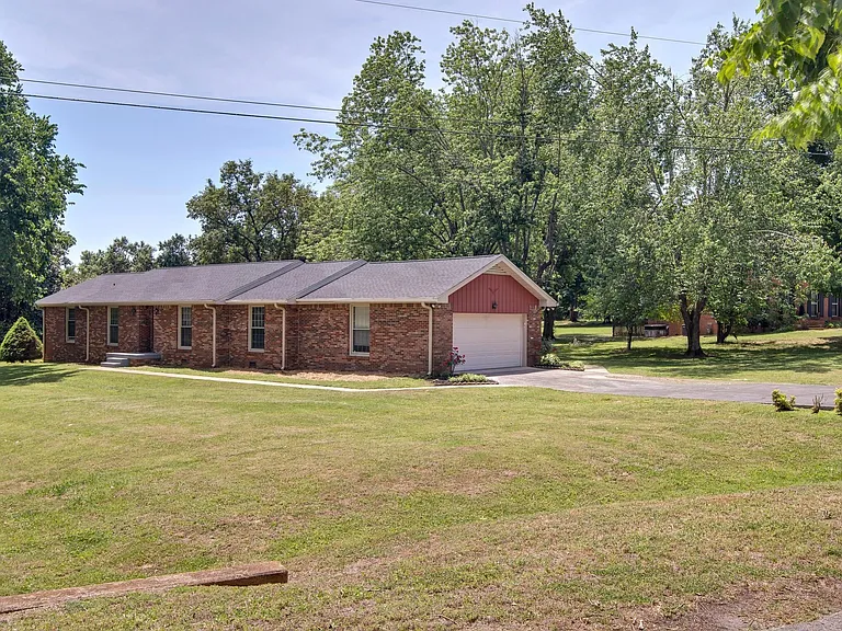 301 Glenwood Dr — Photo 17