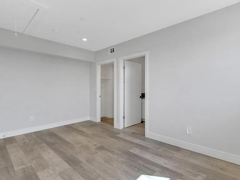 816 N Harvard Blvd — Photo 7