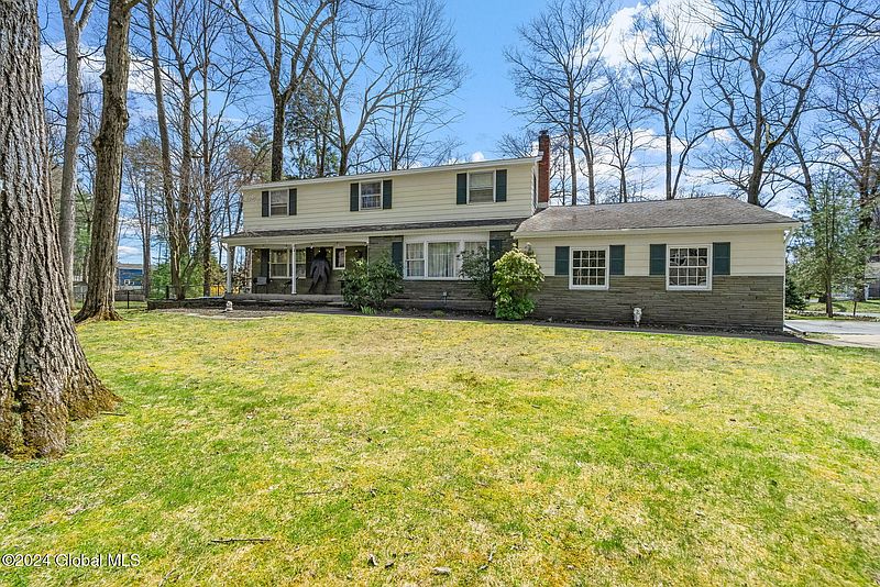 3rd image of 2 Hemlock Drive
