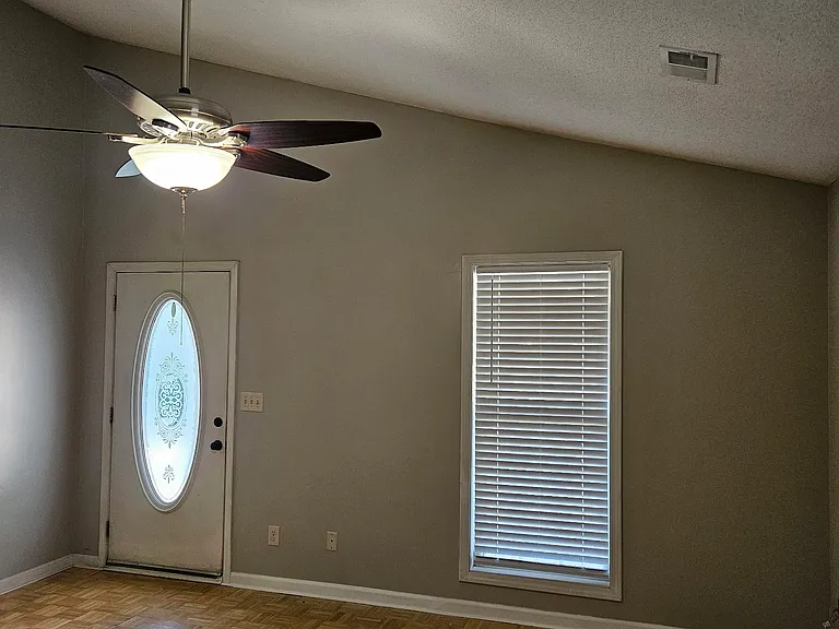 147 Edgemont Dr — Photo 13