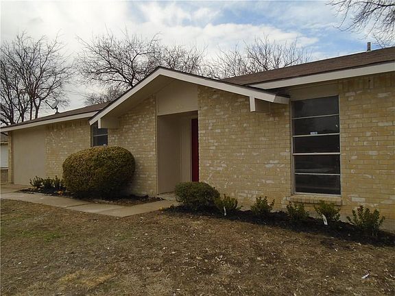 2nd image of 1014 Las Flores Ct