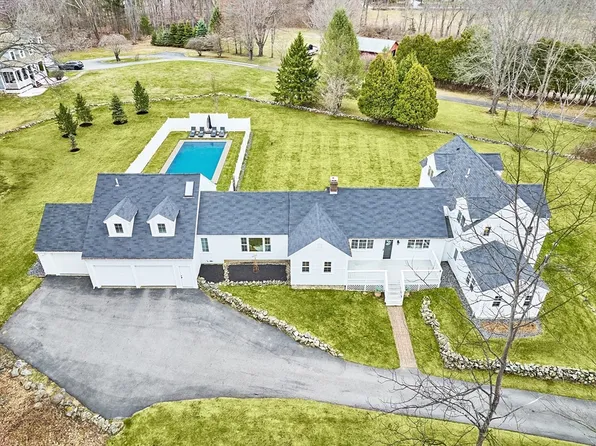 192 Middle St, West Newbury, MA 01985