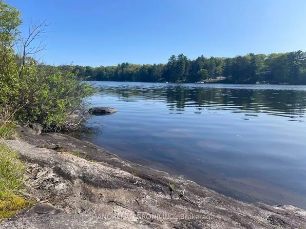 50 Hawkins Point Rd, Georgian Bay, ON P0C 1H0