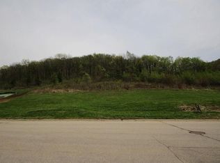 526 Red Apple Dr, La Crescent, MN 55947