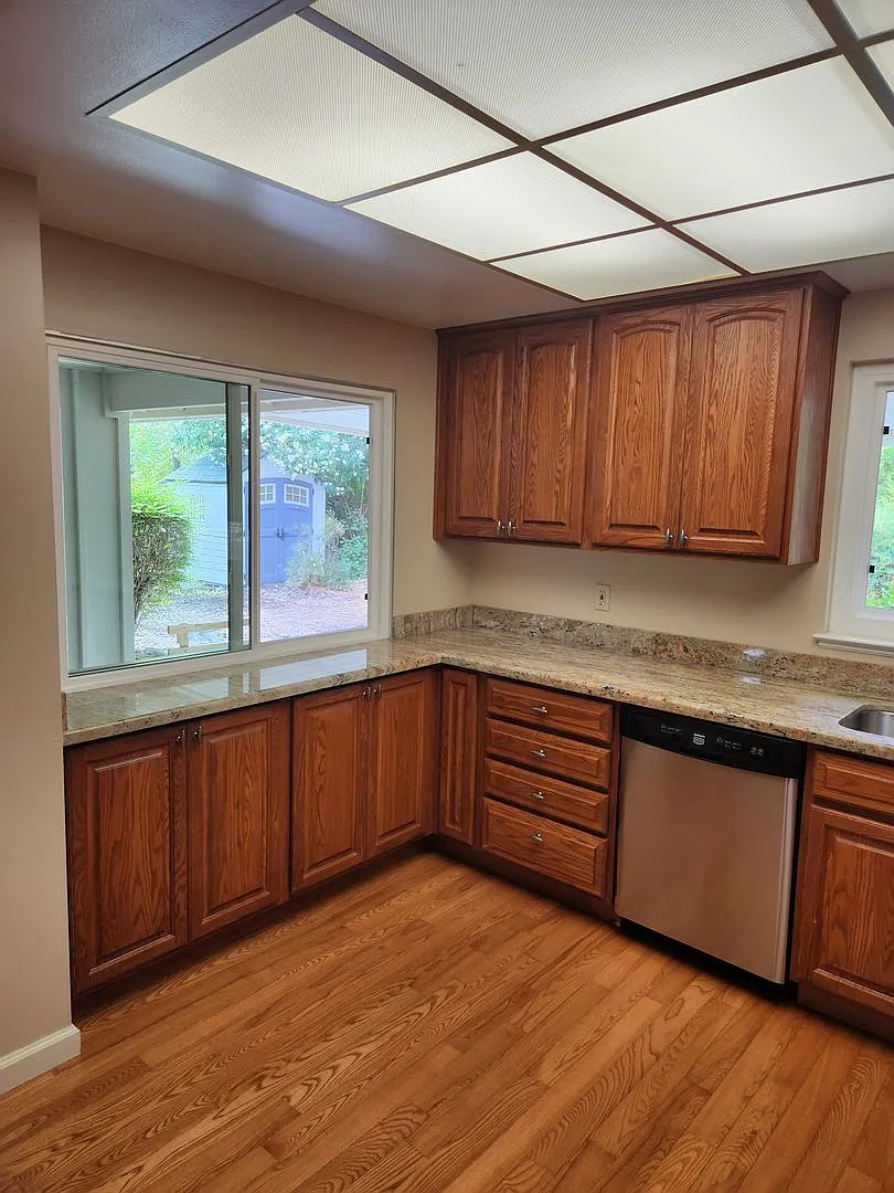Lovely Home in Oakmont 55+ Community, 2 bedroom, 2 full baths — Photo 4