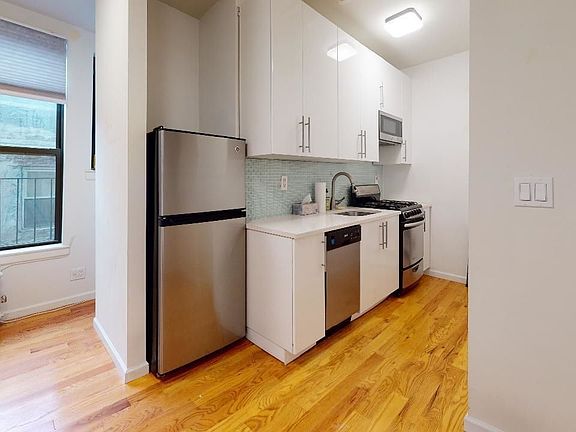 2nd image of 226 E 83rd St #32A