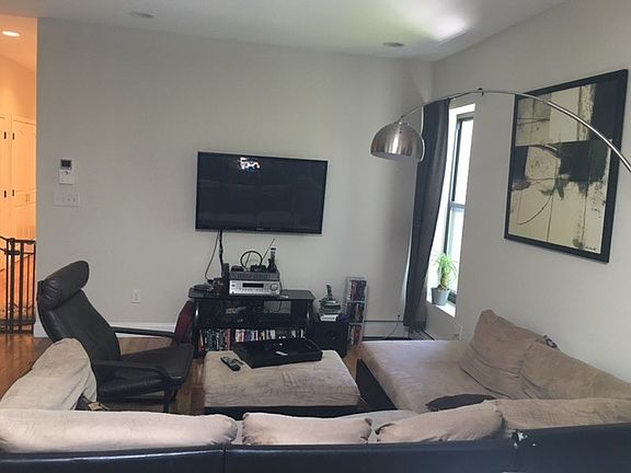 5th image of 139 Stuyvesant Ave