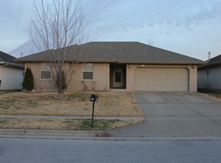 3221 W Scott St, Springfield, MO 65803