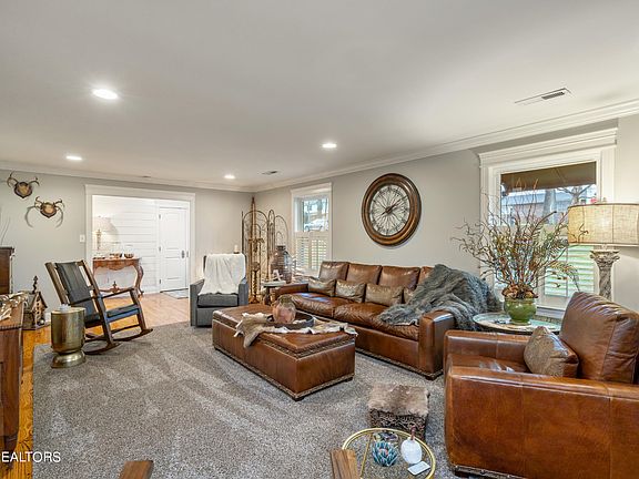 5th image of 8621 Sandhurst Dr