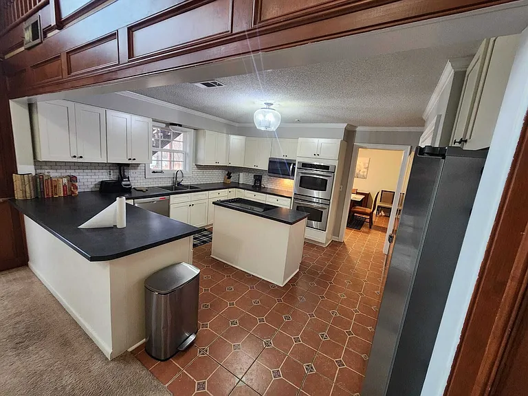 8220 Hunters Creek Dr — Photo 44