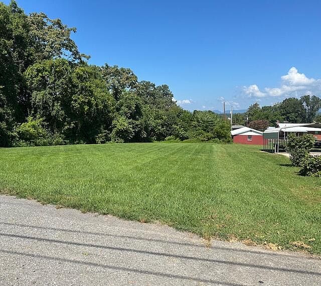 2nd image of 2620 Mark Ln