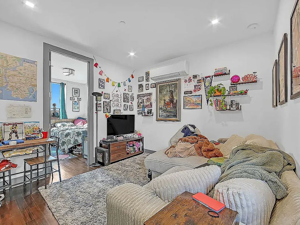 1st image of 252 Melrose St #4F
