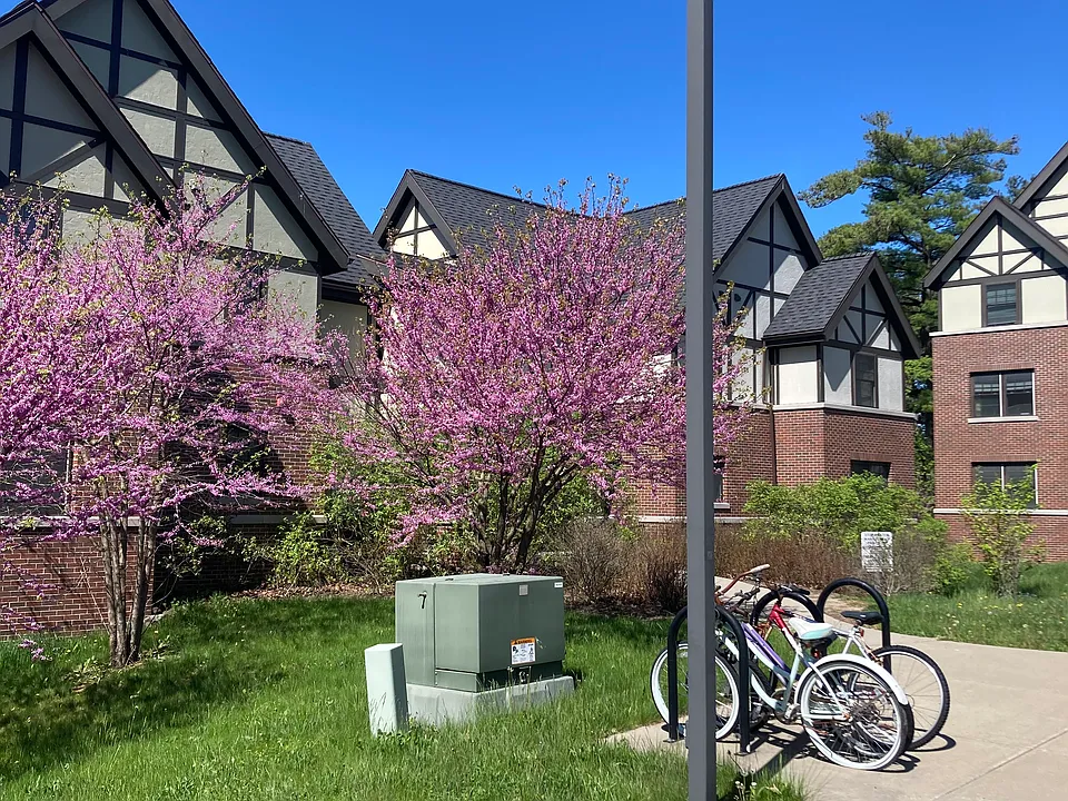 Highland House Apts