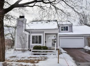17 Mountain Ash Trl, Madison, WI 53717