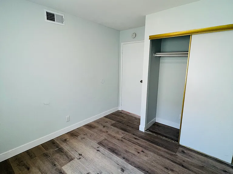 327 La France Ave #E — Photo 11