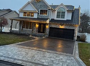 62 Oceanview Blvd, Manorville, NY 11949