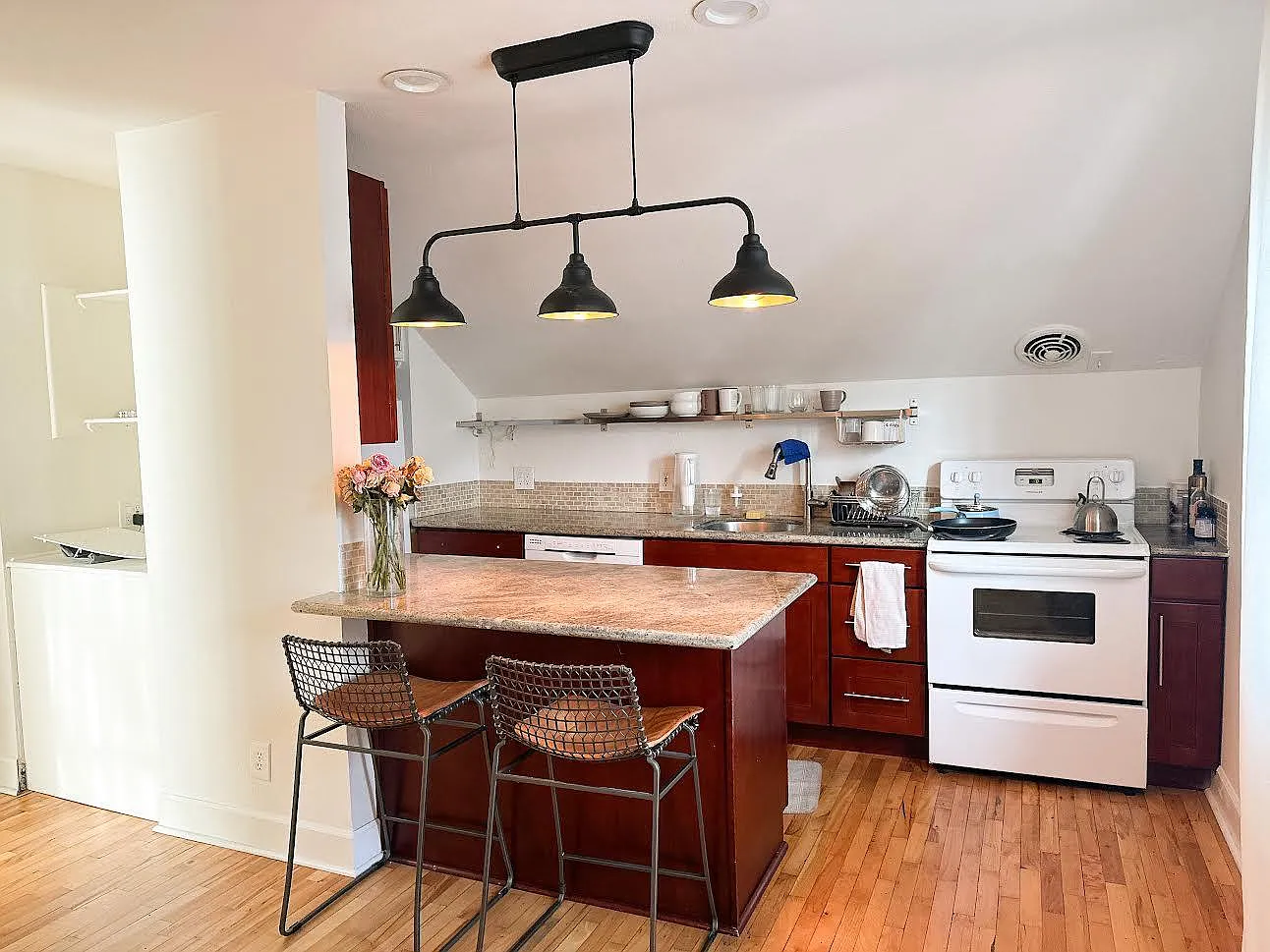 1 bed, 550 sqft, $1,725 — Photo 2