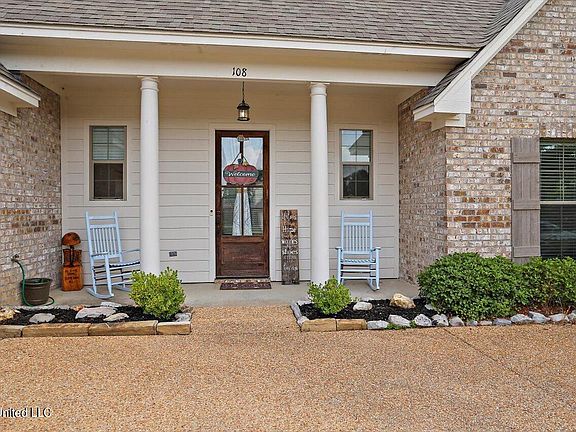 3rd image of 108 Ashwood Pl