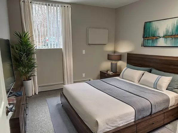 Goldenstar, 321 Larpenteur Ave E #106, Saint Paul, MN 55117