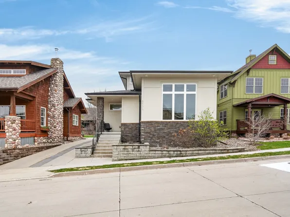 8536 Long Meadow Ln, Johnston, IA 50131