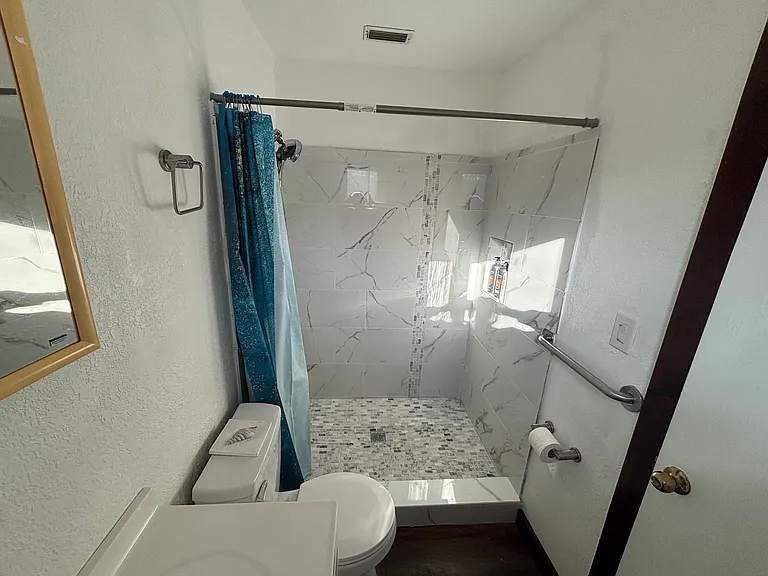 2107 Phillippi St #3 — Photo 10