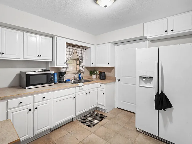 Rebecca Dr — Photo 8