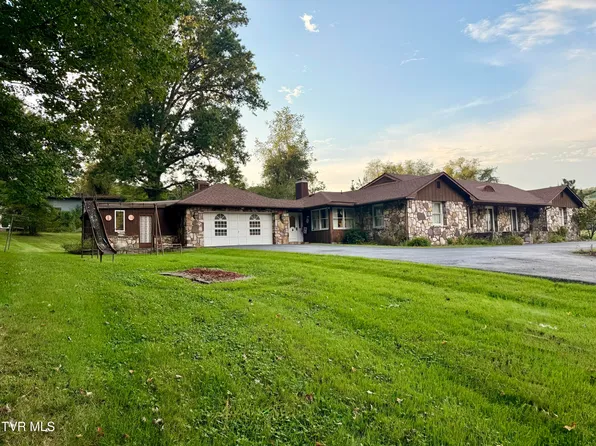 411 Centre Ave NE, Coeburn, VA 24230