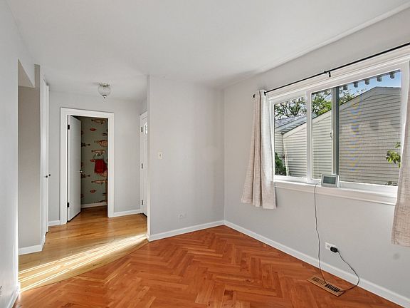 5th image of 1049 Kingston Ct