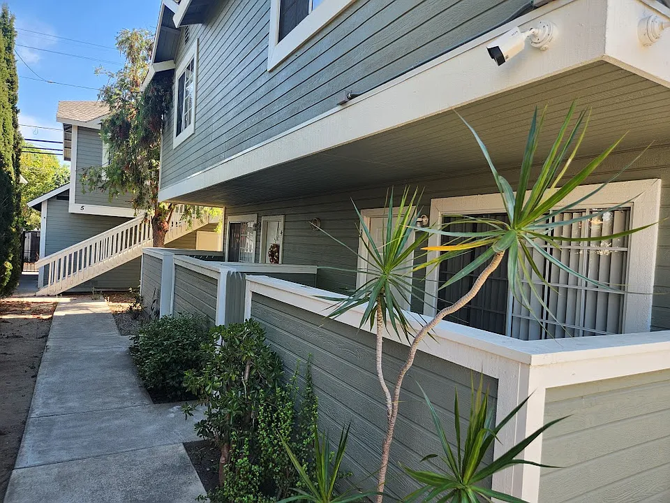 124 W Truslow Ave #4