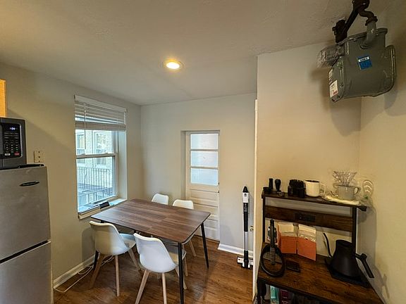4th image of 224 Hanover St APT 10