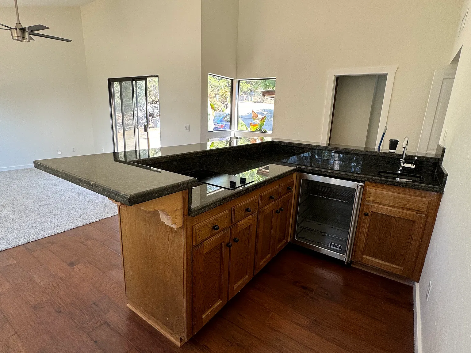 1 bed, 1000 sqft, $2,300 — Photo 1