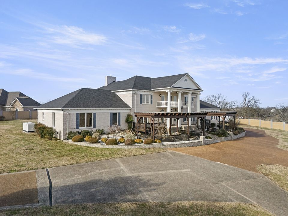1st image of 201 Vineyard Way