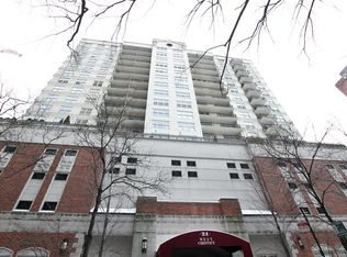 21 E Chestnut St, Chicago, IL 60611