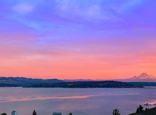 825 Hillside Dr E, Seattle, WA 98112