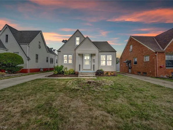 7110 Brownfield Dr, Parma, OH 44129