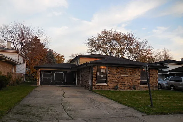 15321 Dante Ave photo 1