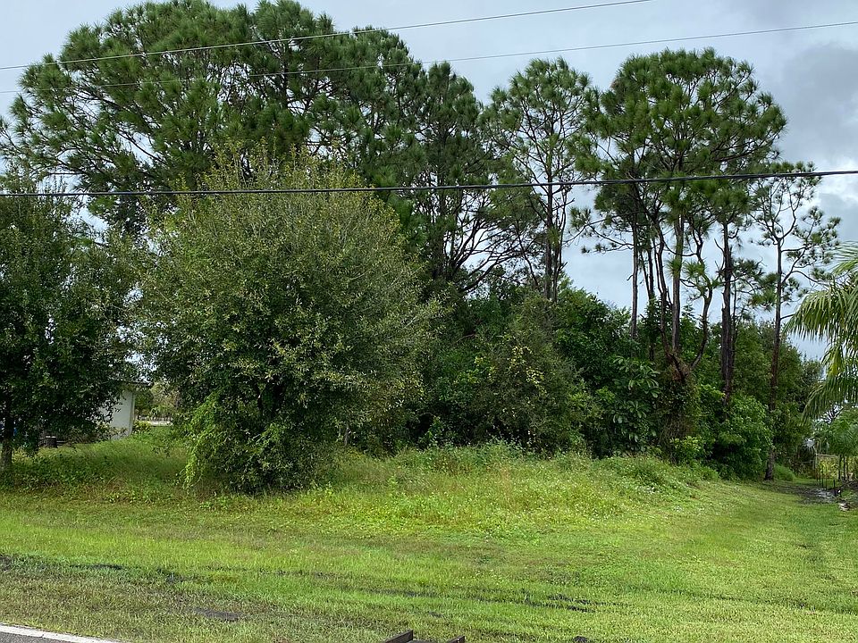 1st image of 701 NW Floresta Dr