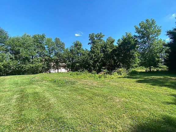 4th image of 14 Stratford Dr
