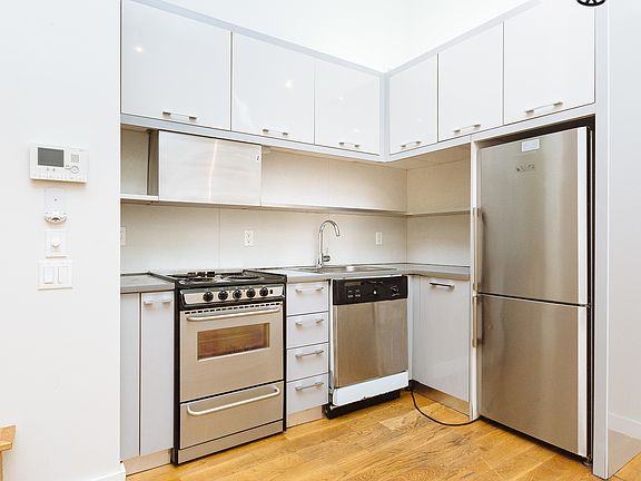 2nd image of 100 Dupont St APT 2G